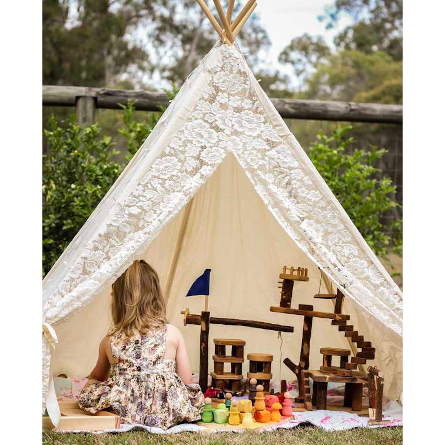 Qtoys Tree House Complex, in play scene