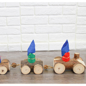 Q Toys Gnomes Log train, with gnomes